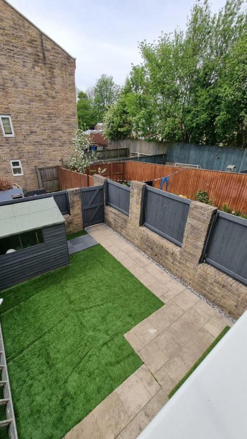 Clariturf - 4 Bedroom Semi - Private Parking Near Turf Moor, Town Centre, Transport And Motorway Links Next To Canal, 3 Parks And Lake - Sky And Netflix Burnley Esterno foto