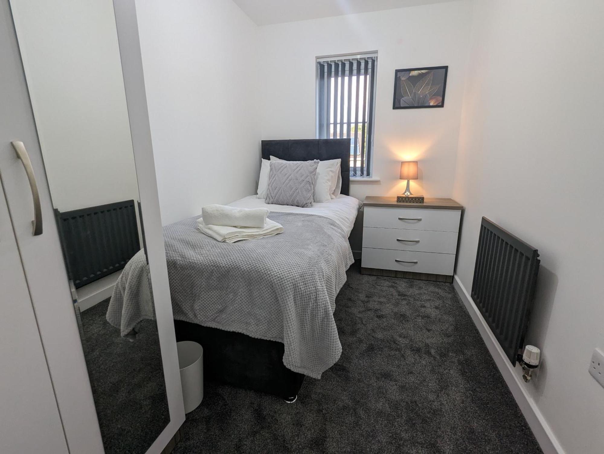 Clariturf - 4 Bedroom Semi - Private Parking Near Turf Moor, Town Centre, Transport And Motorway Links Next To Canal, 3 Parks And Lake - Sky And Netflix Burnley Esterno foto
