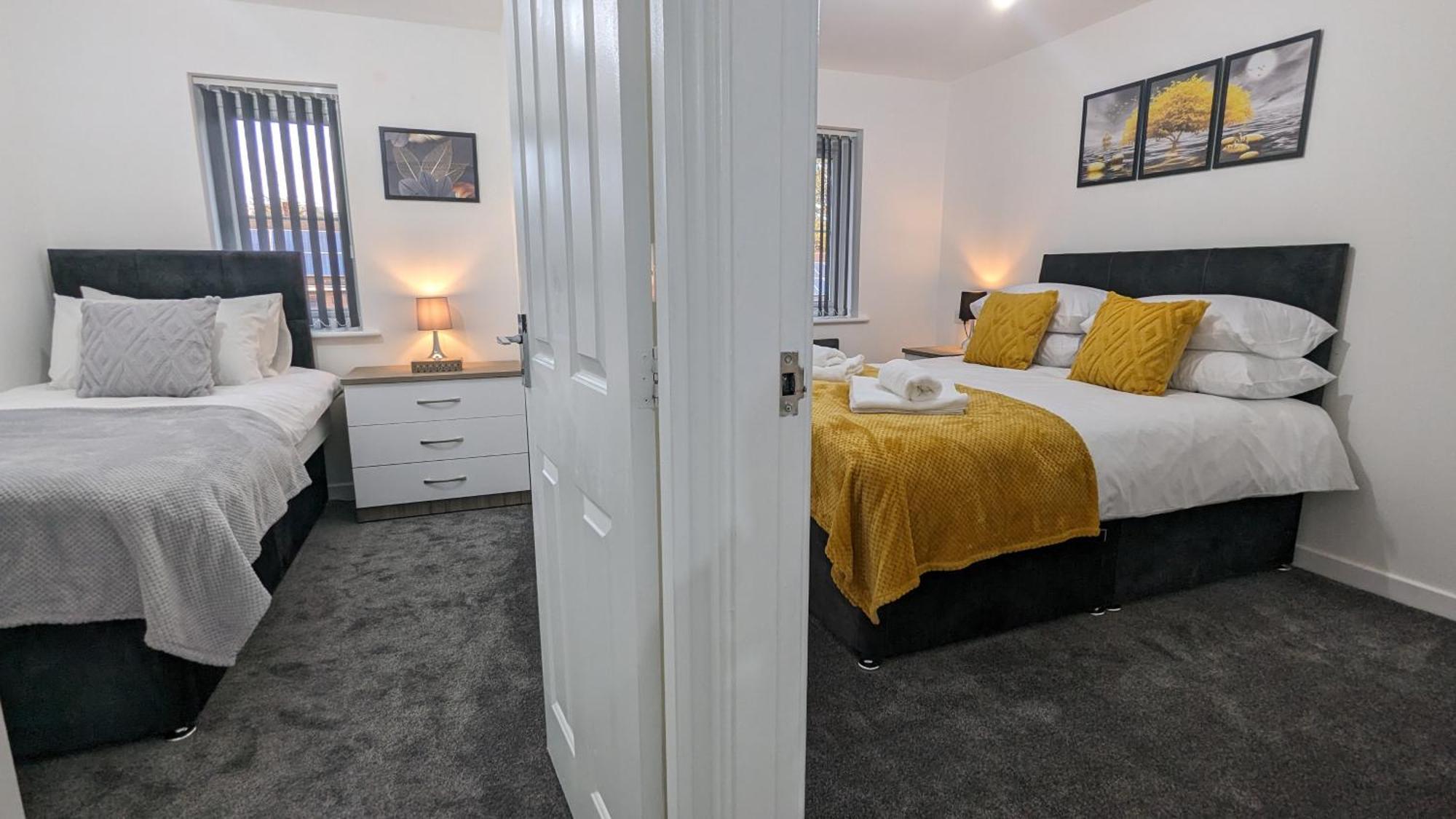 Clariturf - 4 Bedroom Semi - Private Parking Near Turf Moor, Town Centre, Transport And Motorway Links Next To Canal, 3 Parks And Lake - Sky And Netflix Burnley Esterno foto