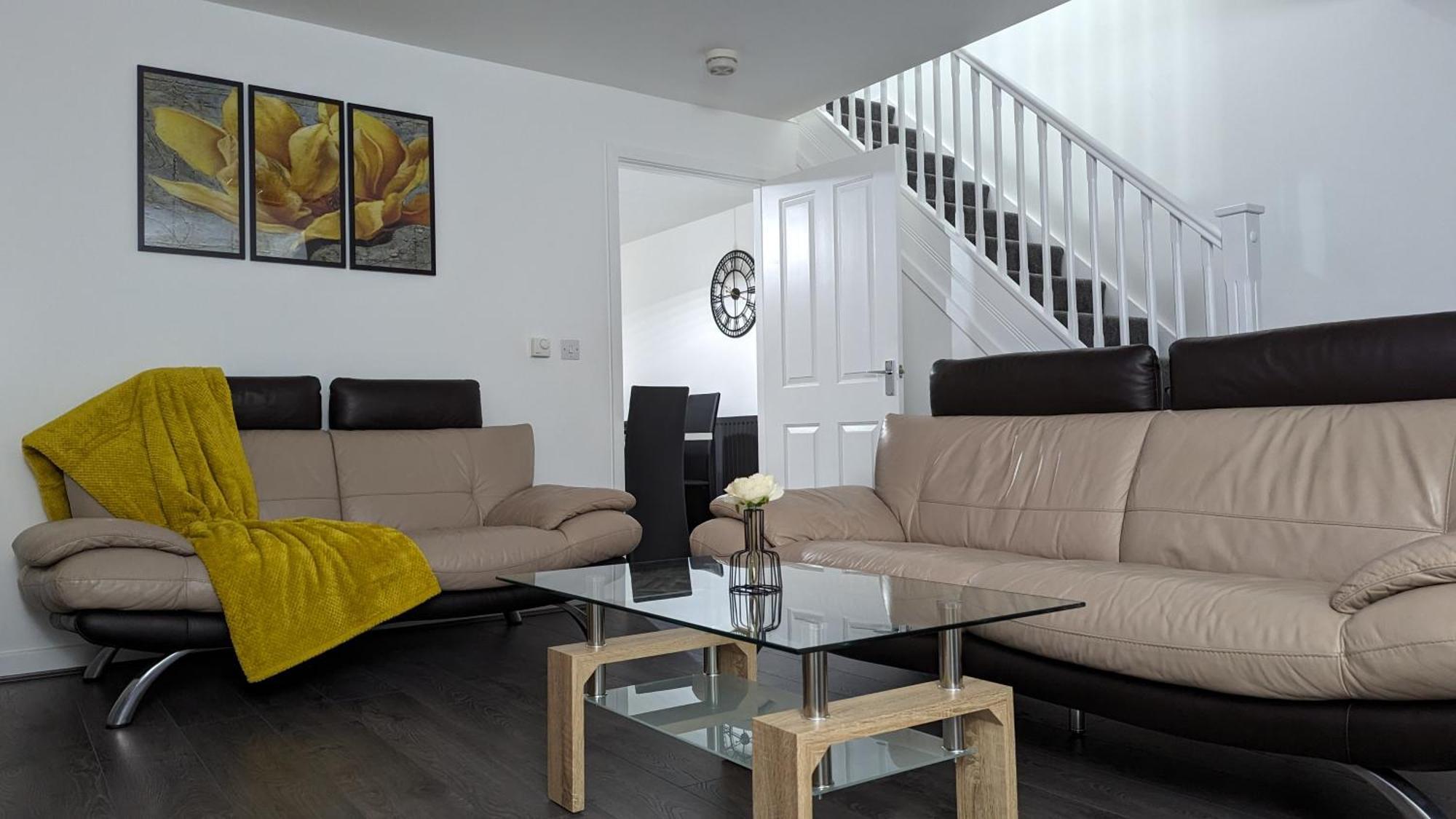 Clariturf - 4 Bedroom Semi - Private Parking Near Turf Moor, Town Centre, Transport And Motorway Links Next To Canal, 3 Parks And Lake - Sky And Netflix Burnley Esterno foto