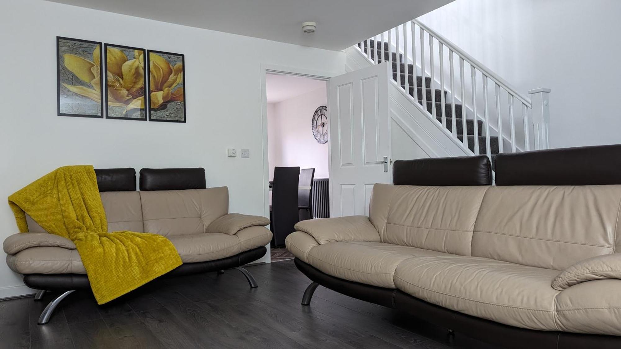 Clariturf - 4 Bedroom Semi - Private Parking Near Turf Moor, Town Centre, Transport And Motorway Links Next To Canal, 3 Parks And Lake - Sky And Netflix Burnley Esterno foto