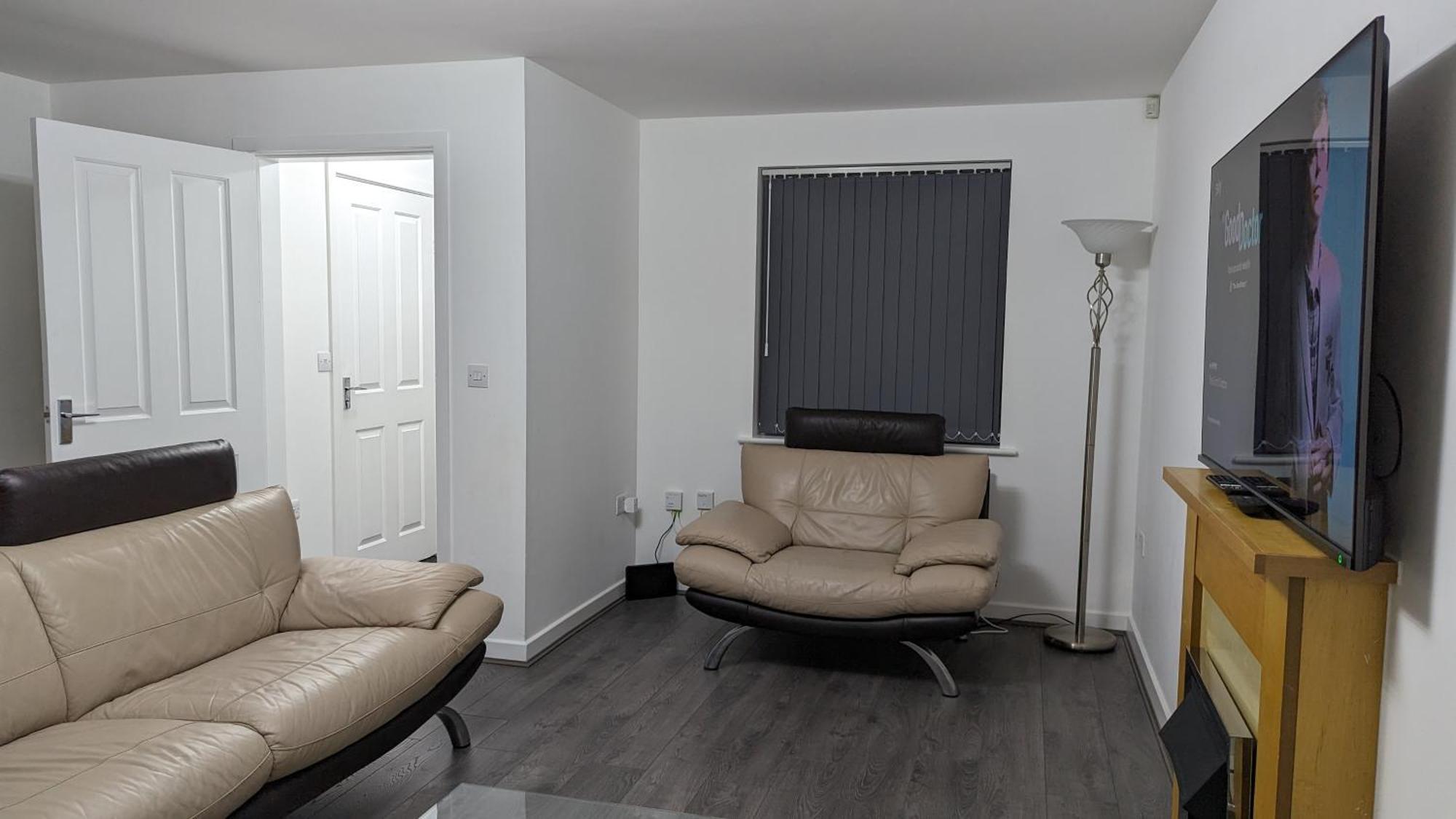 Clariturf - 4 Bedroom Semi - Private Parking Near Turf Moor, Town Centre, Transport And Motorway Links Next To Canal, 3 Parks And Lake - Sky And Netflix Burnley Esterno foto
