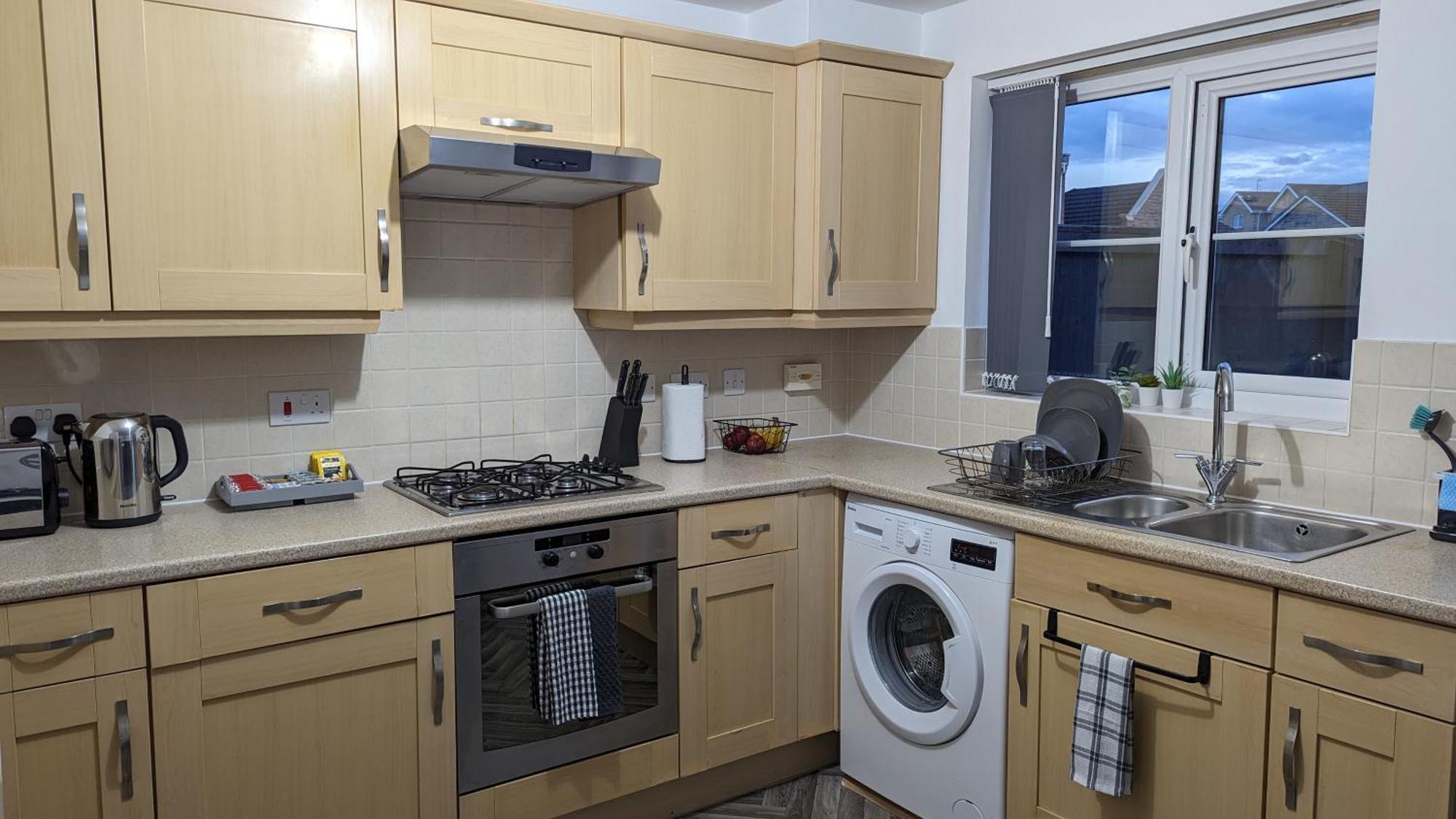 Clariturf - 4 Bedroom Semi - Private Parking Near Turf Moor, Town Centre, Transport And Motorway Links Next To Canal, 3 Parks And Lake - Sky And Netflix Burnley Esterno foto